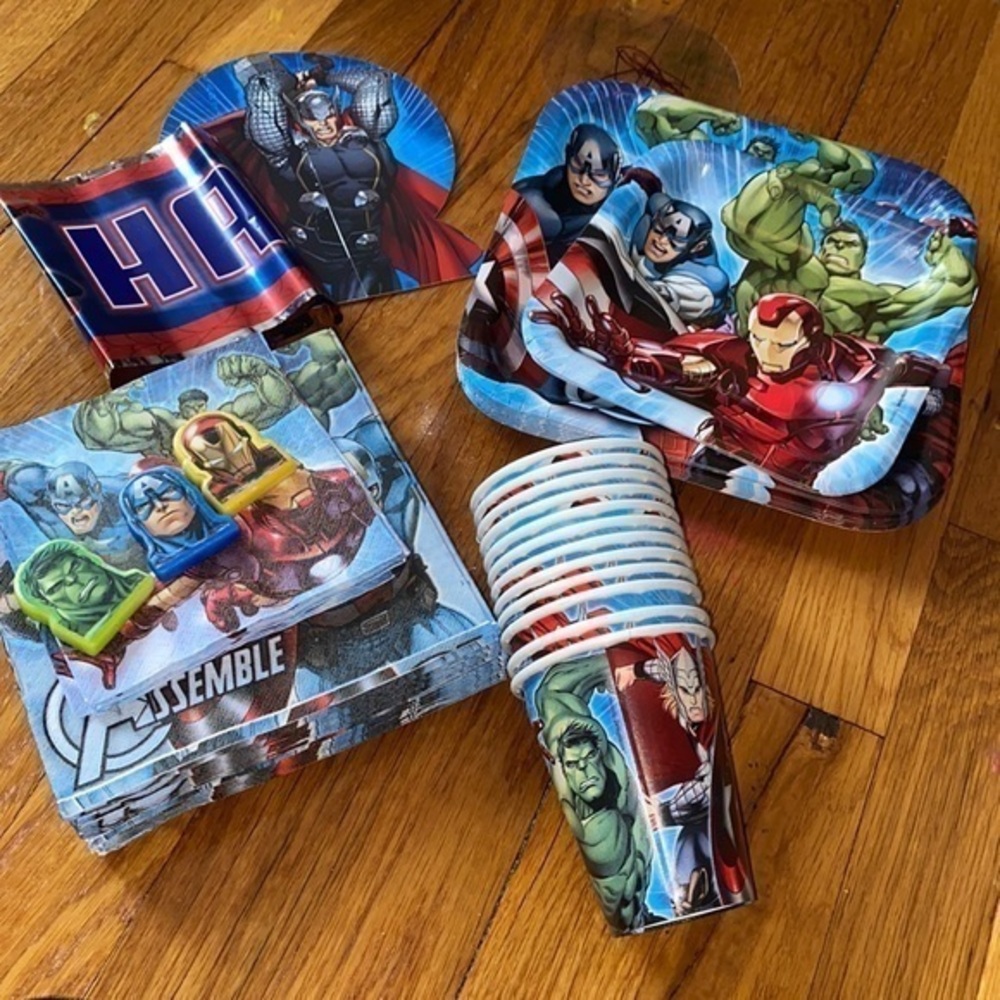 Small Avengers party supply lot 12 cups 15 large plates 7 small plates & napkins